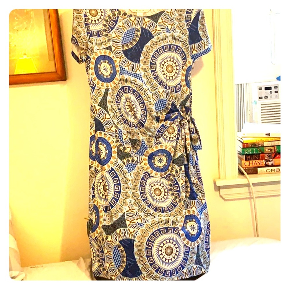 Short sleeve dress